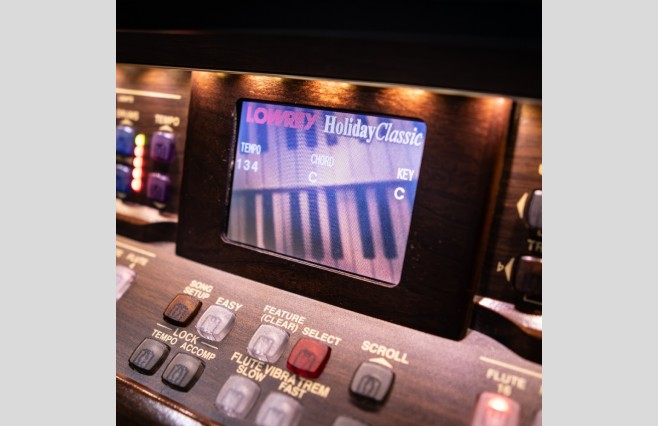 Lowrey Holiday Classic Organ, Used - All Inclusive Top Grade Package (SN:00A300 60902 50577) - Image 6